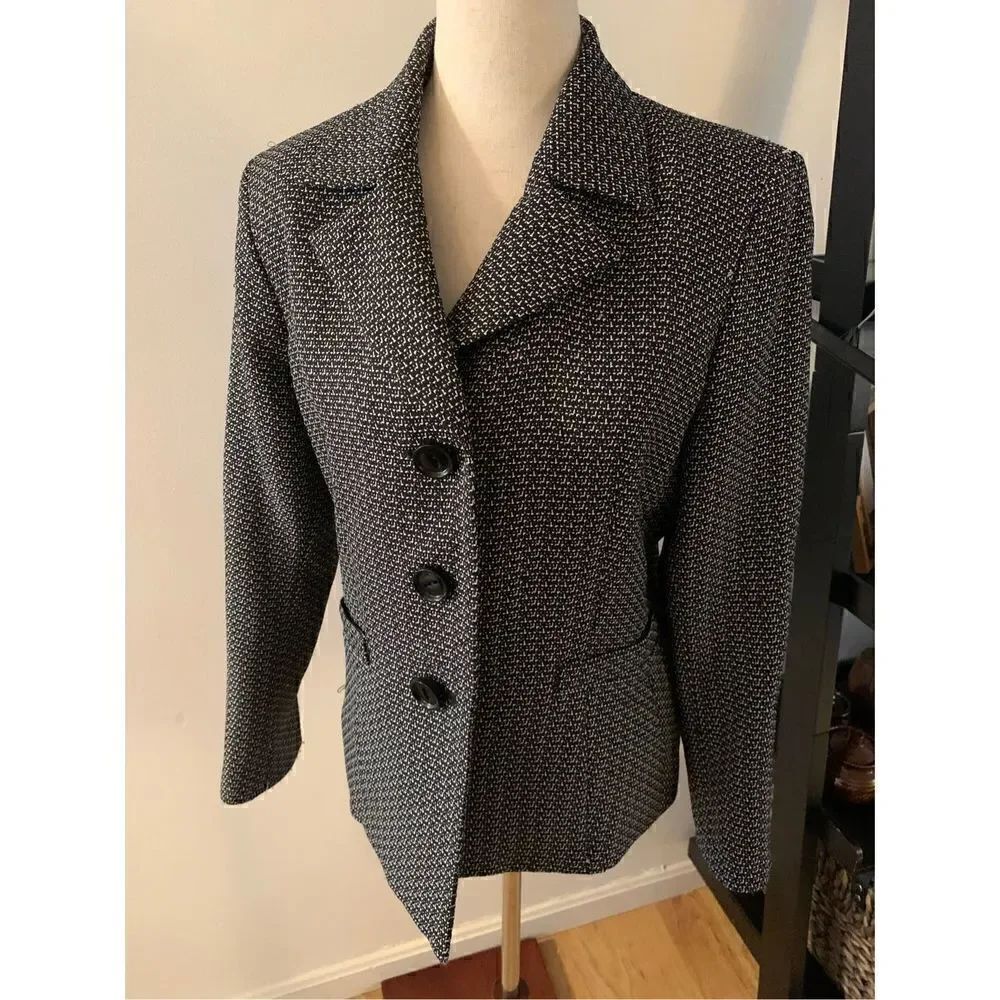 Kasper black and white blazer size 8p